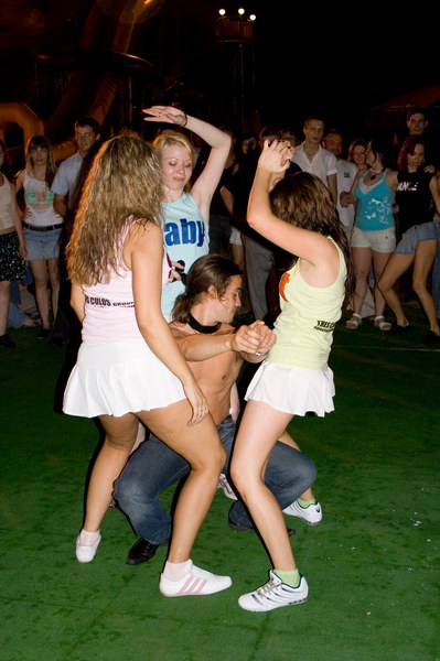 TRES CULOS & �.����������